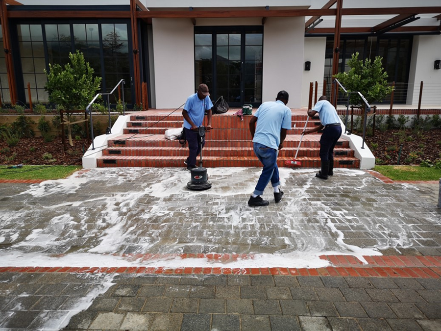 Cleaning exterior walls